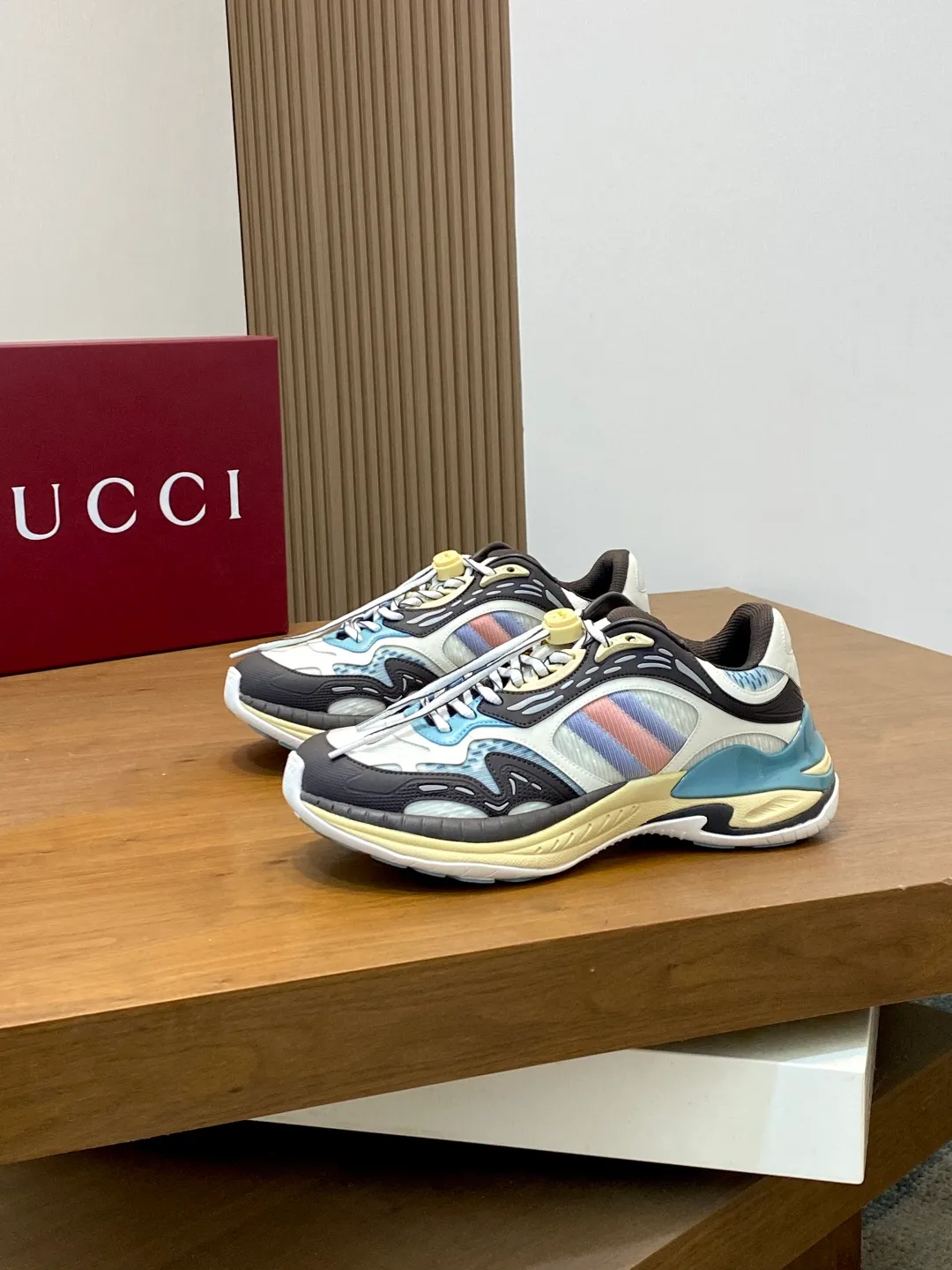 Men's Men's Shoes 💰900 Gucci Gucci 2.0 Sports Shoes Couple's Style Retro Casual Shoes Running Shoes Original Purchase, Development, Production Gucci 2.0 Sports Shoes reinterpret the brand's iconic striped webbing elements. This sneaker reinterprets the iconic details. It uses EVA thick soles and a smart silhouette to bring a stable and comfortable wearing experience. Exquisite packaging at the delivery counter. Fabric: original imported cowhide + technical fabrics. Lining: original imported breathable mesh. Sole: original molded ultra-light foam rubber. Bottom thickness: 4CM. Size: 39-44 (customized for 38, 45, 56)